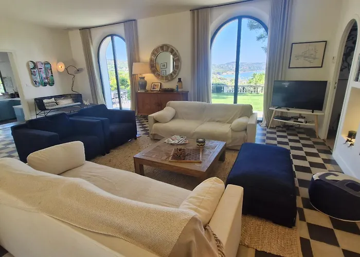 8 Pieces Avec Piscine Privee Et Vue A - Fr-1-780-11 * Сент-Максім