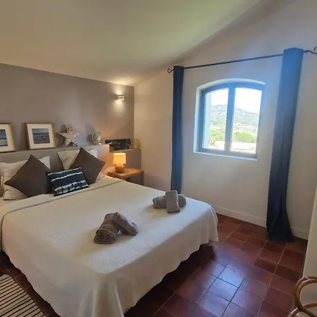 Villa 8 Pieces Avec Piscine Privee Et Vue A - Fr-1-780-11 *